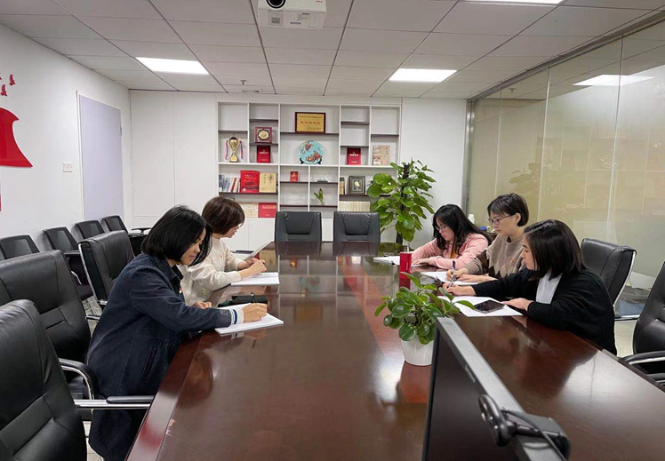 中大紫荆教育党支部第一学习小组研讨场景